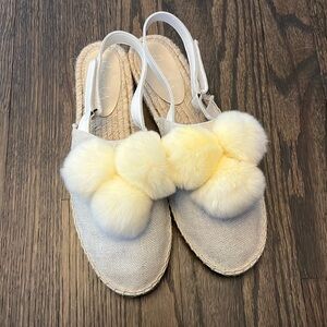 Papanatas NWOT with real fur Pom poms
